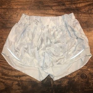 Lululemon Hotty Hot Short II  Long 4"